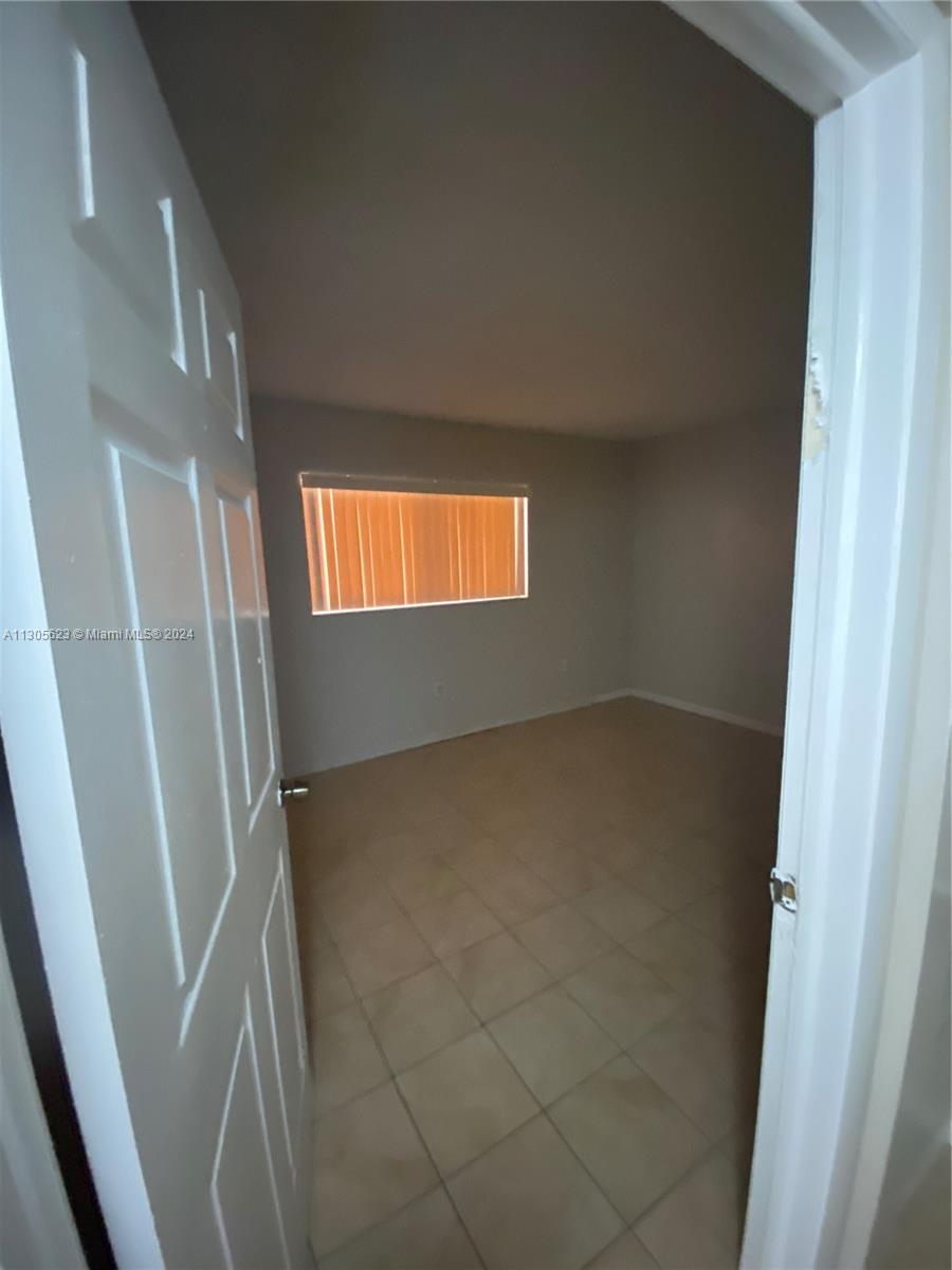 HORIZONS WEST CONDO #10 - Residential
