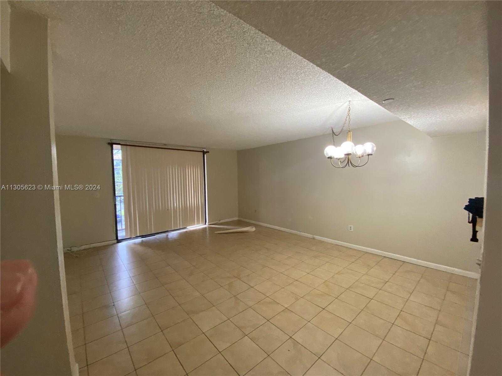 HORIZONS WEST CONDO #10 - Residential