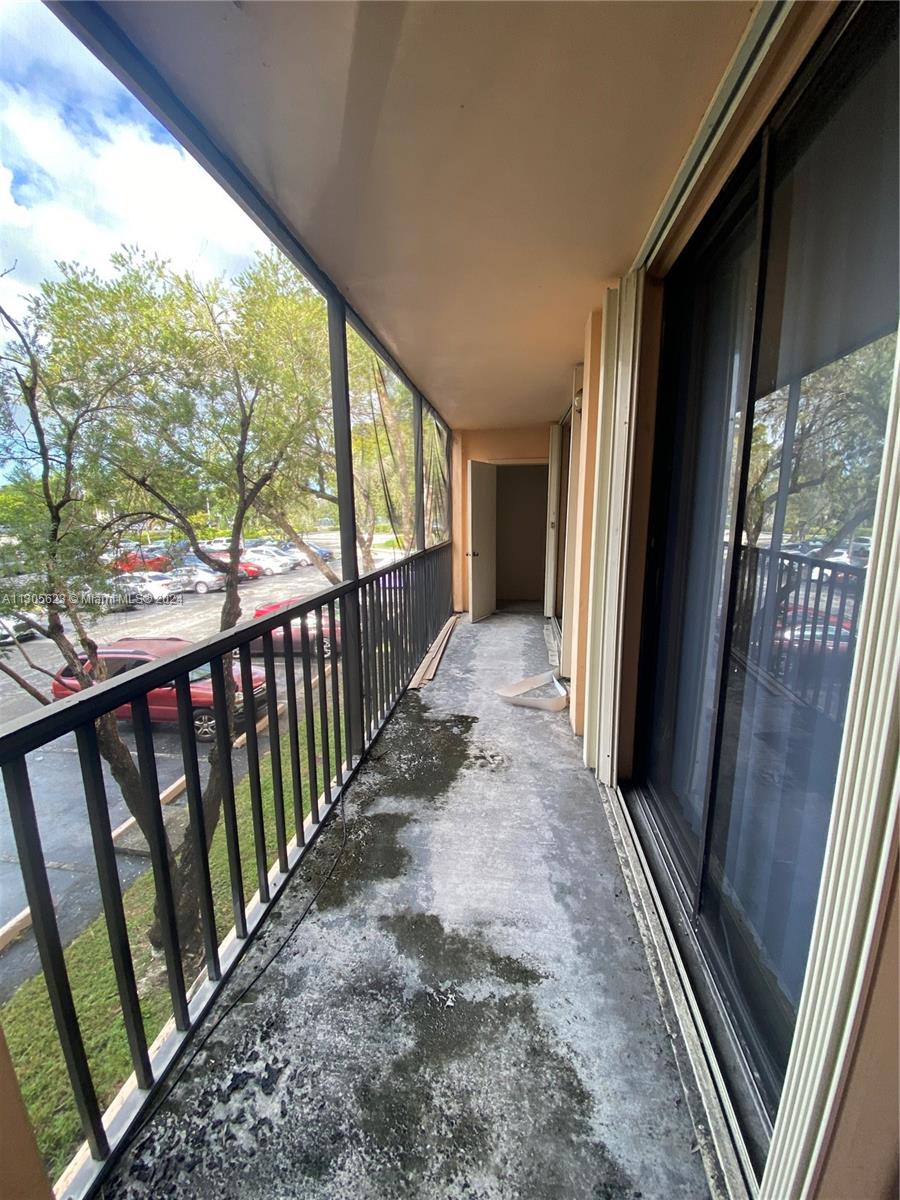 HORIZONS WEST CONDO #10 - Residential