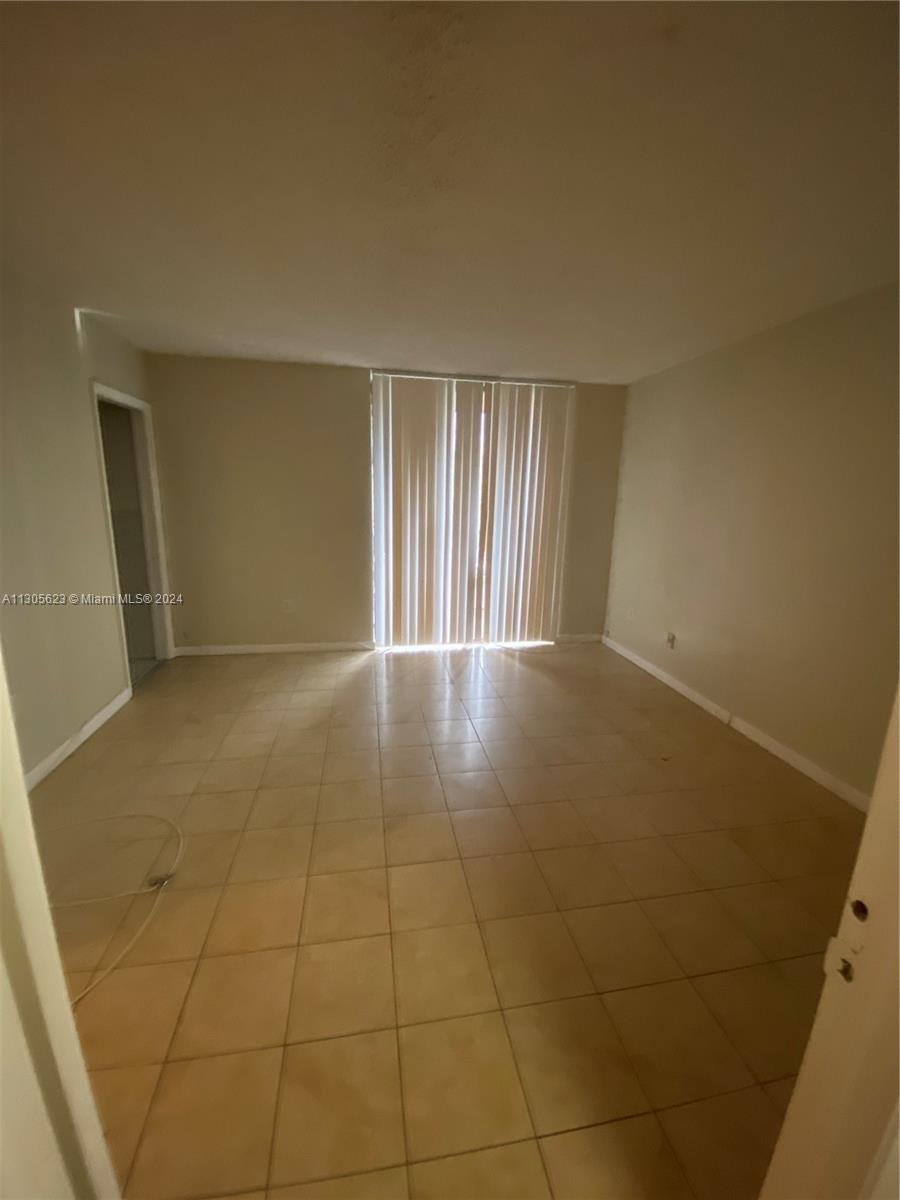HORIZONS WEST CONDO #10 - Residential