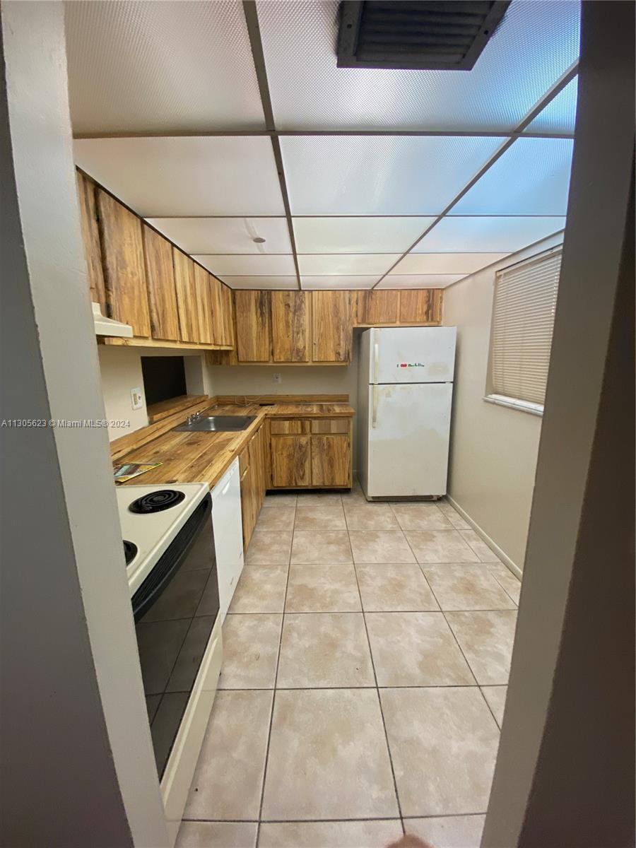 HORIZONS WEST CONDO #10 - Residential