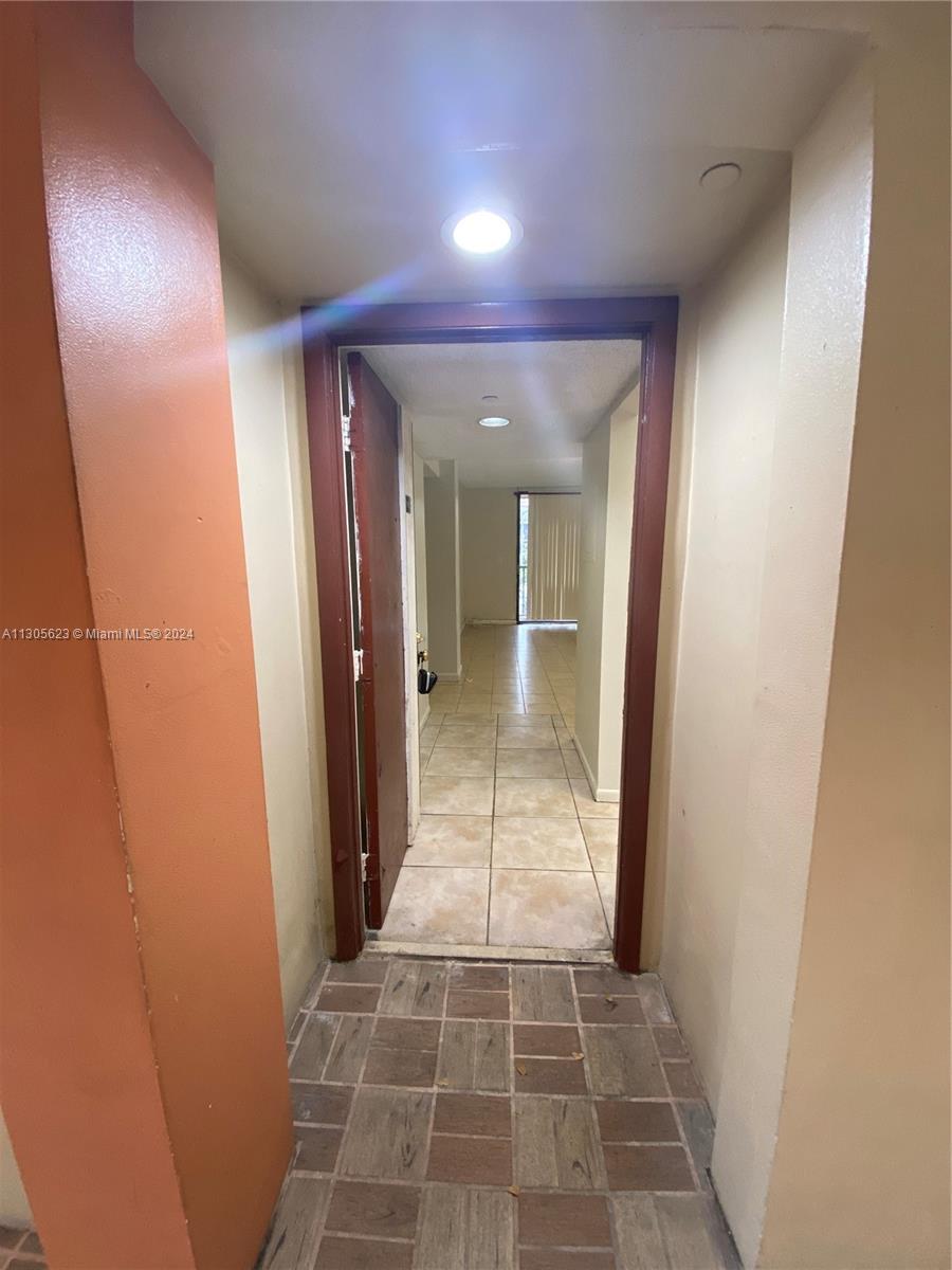 HORIZONS WEST CONDO #10 - Residential