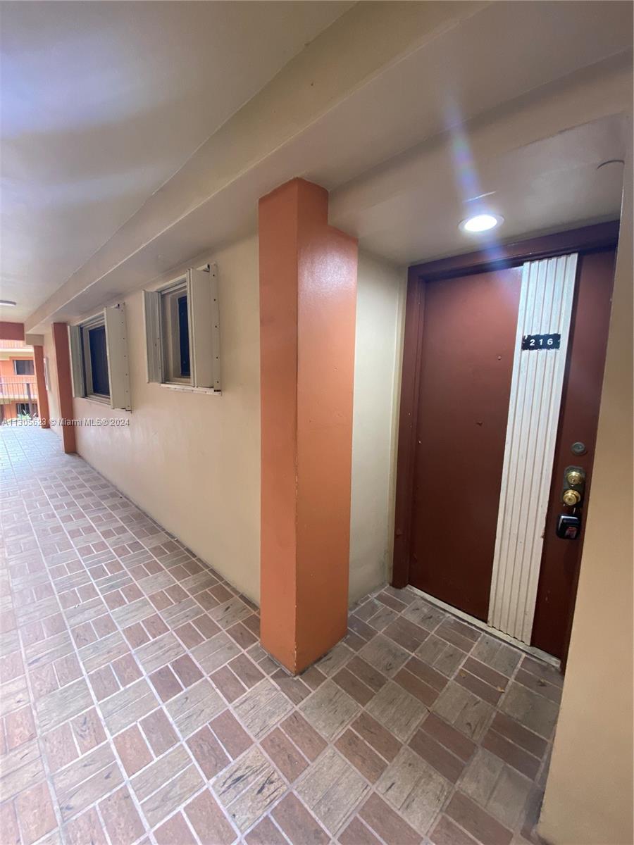 HORIZONS WEST CONDO #10 - Residential