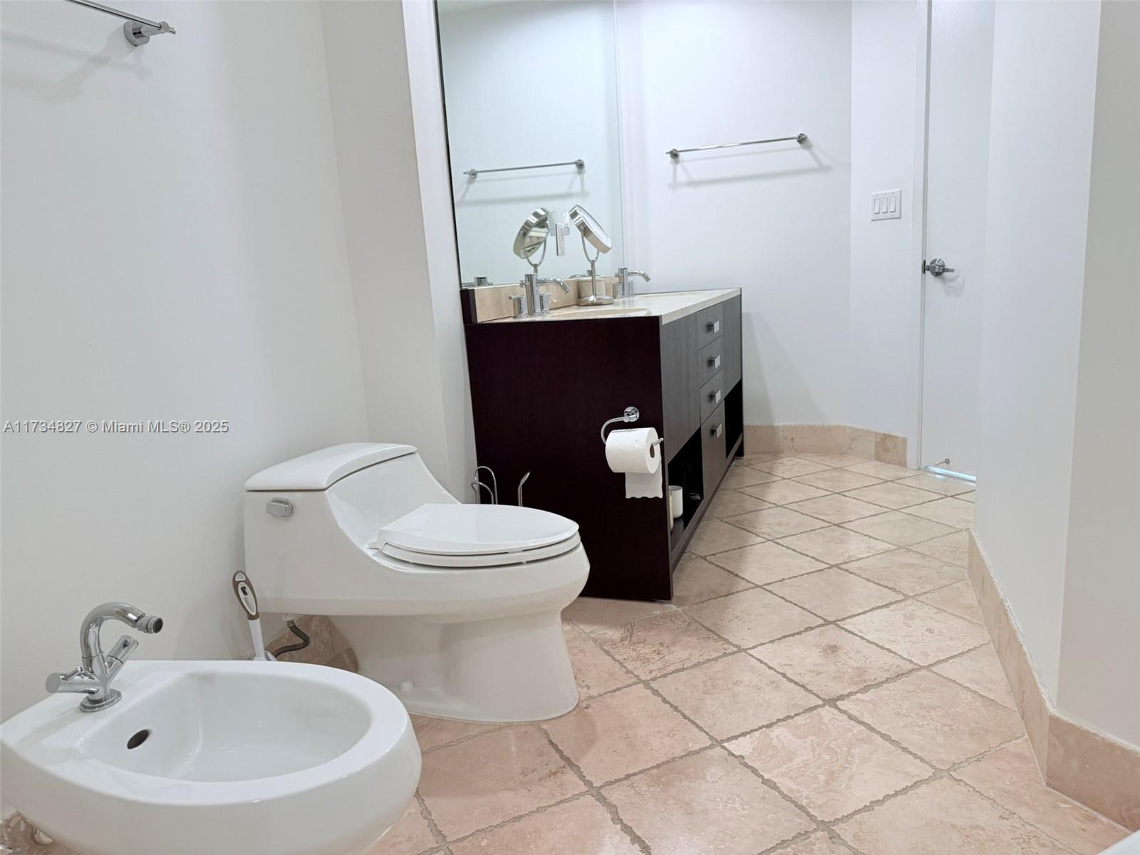 TRUMP ROYALE CONDO - Residential Lease