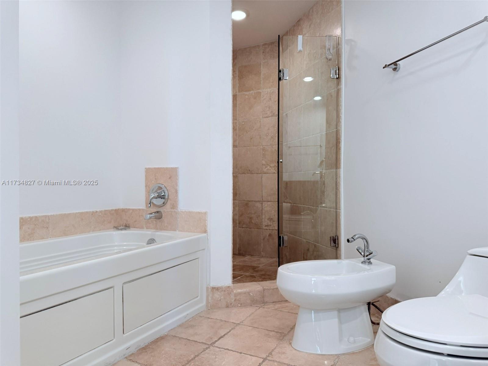 TRUMP ROYALE CONDO - Residential Lease