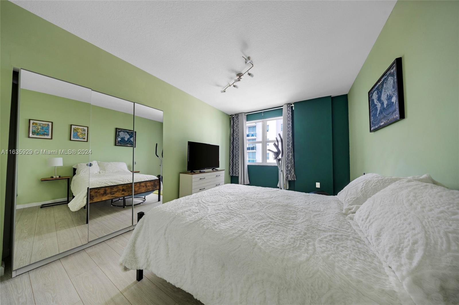 360 CONDO B - Residential