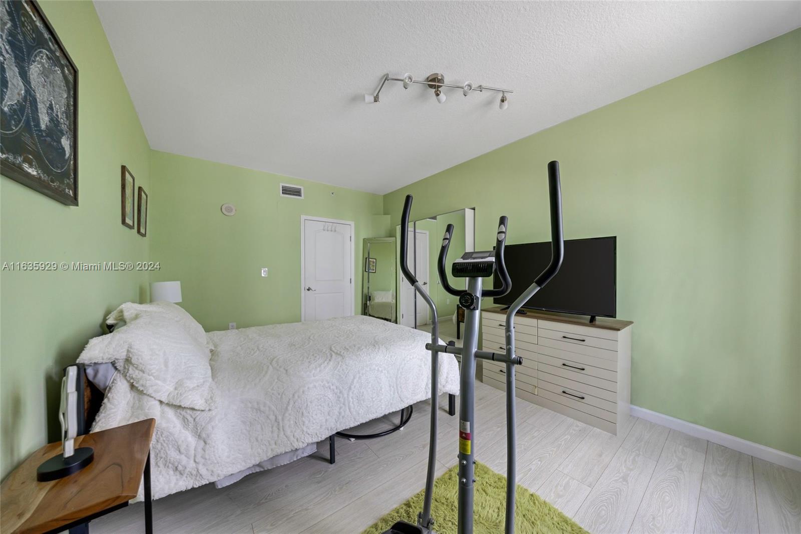 360 CONDO B - Residential