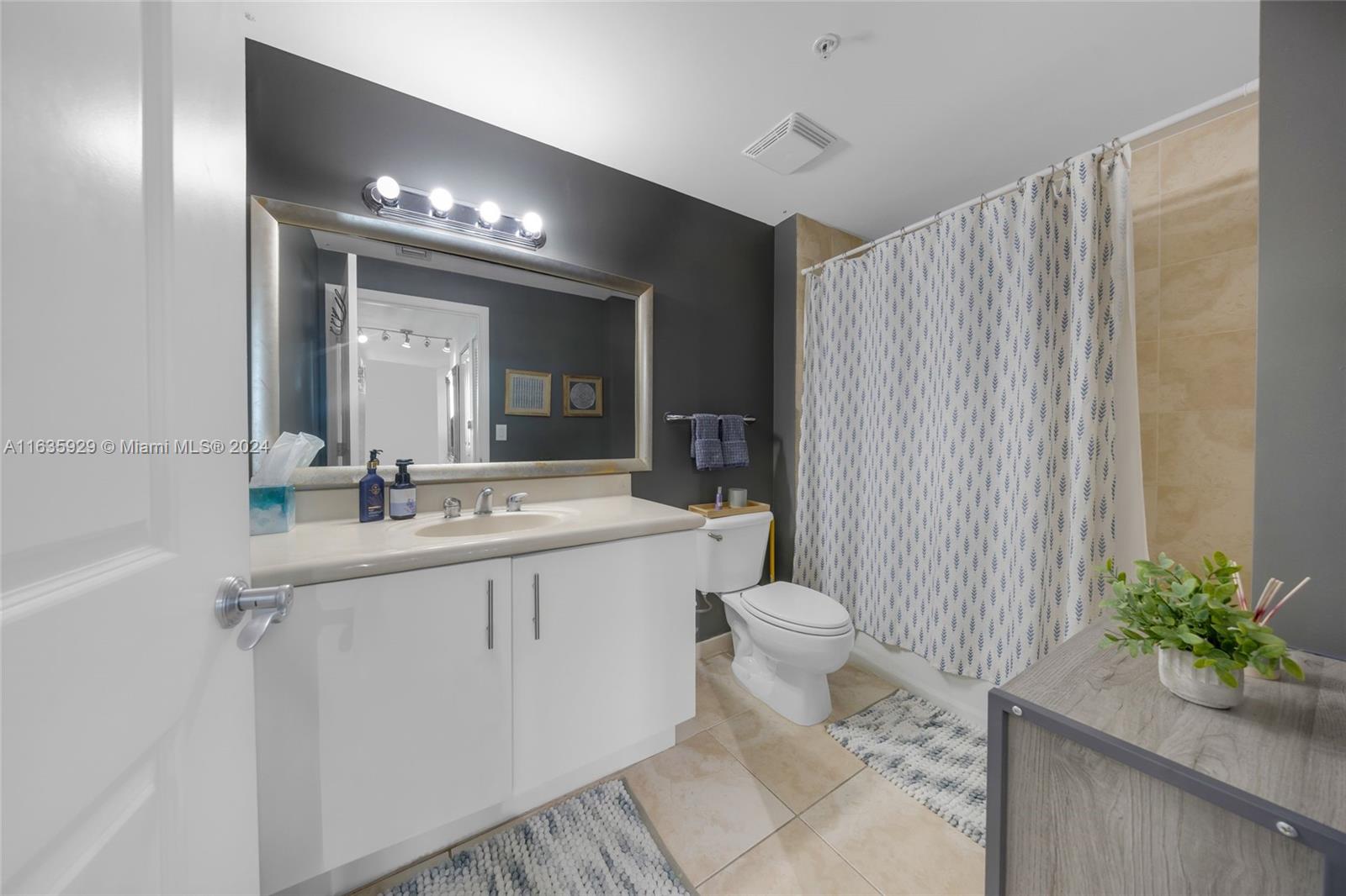 360 CONDO B - Residential