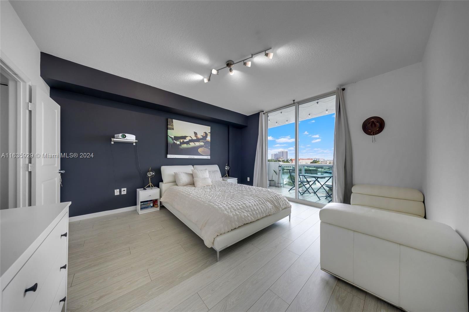 360 CONDO B - Residential