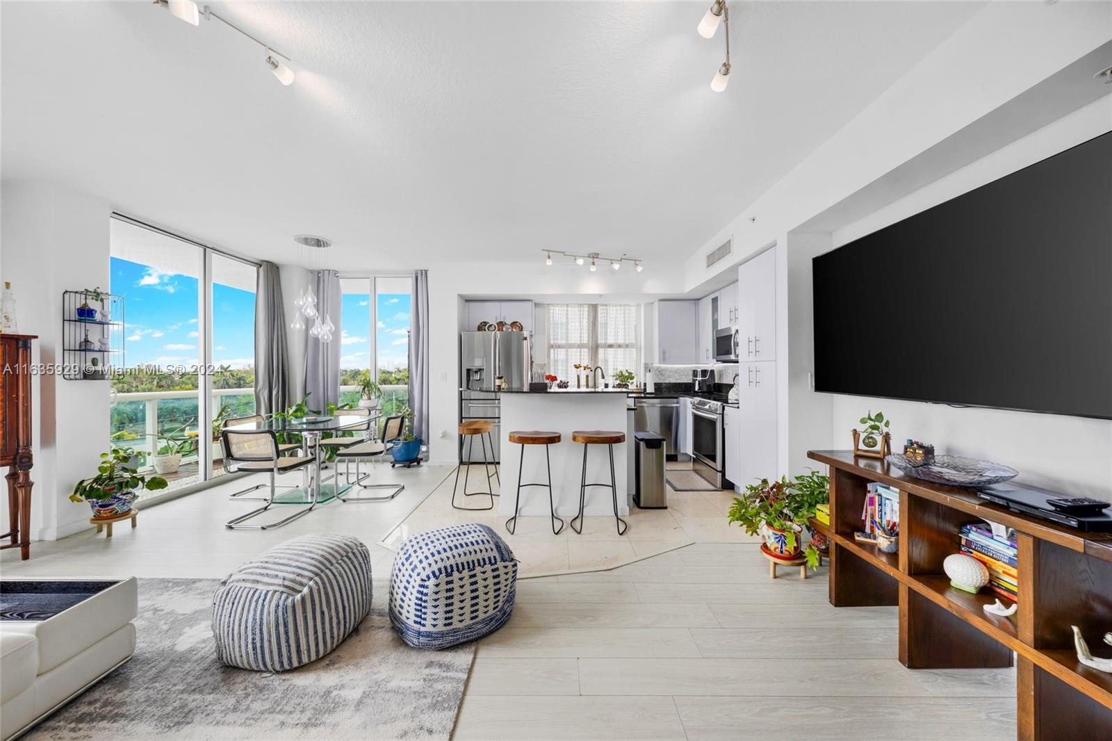 360 CONDO B - Residential