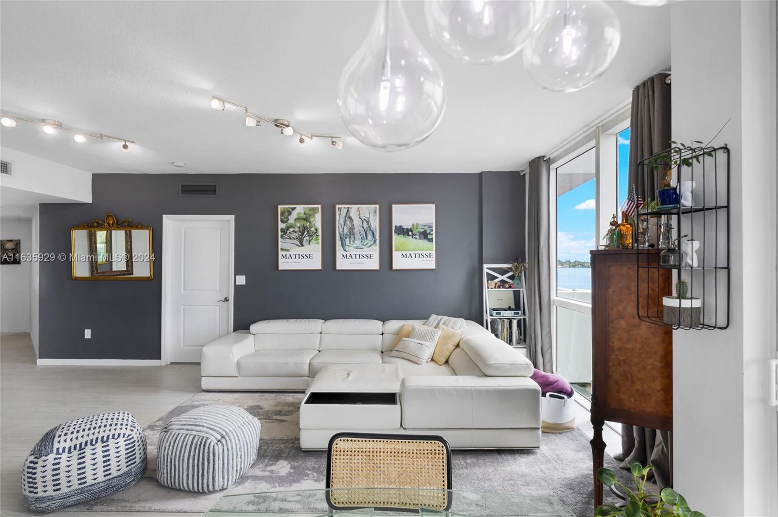 360 CONDO B - Residential