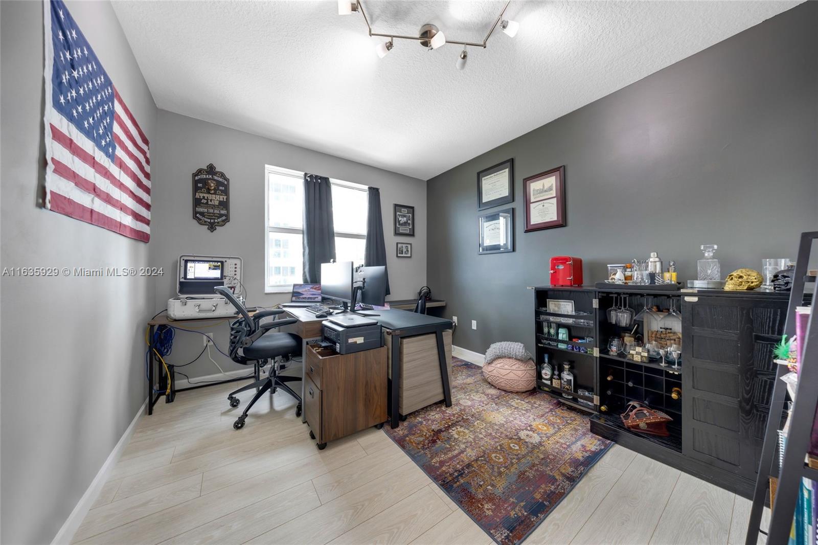 360 CONDO B - Residential