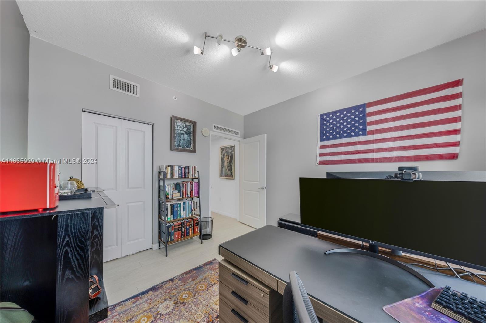 360 CONDO B - Residential