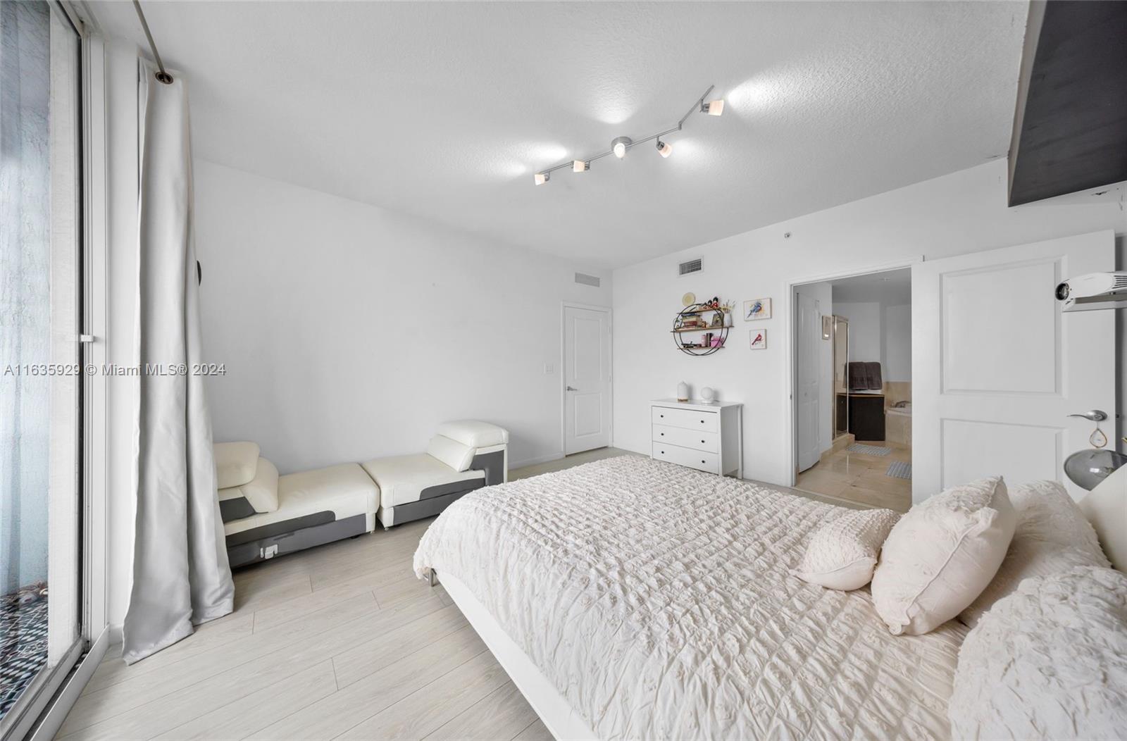360 CONDO B - Residential