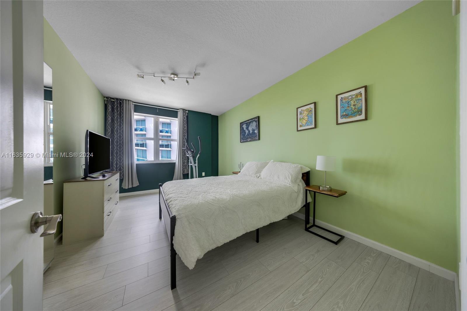 360 CONDO B - Residential