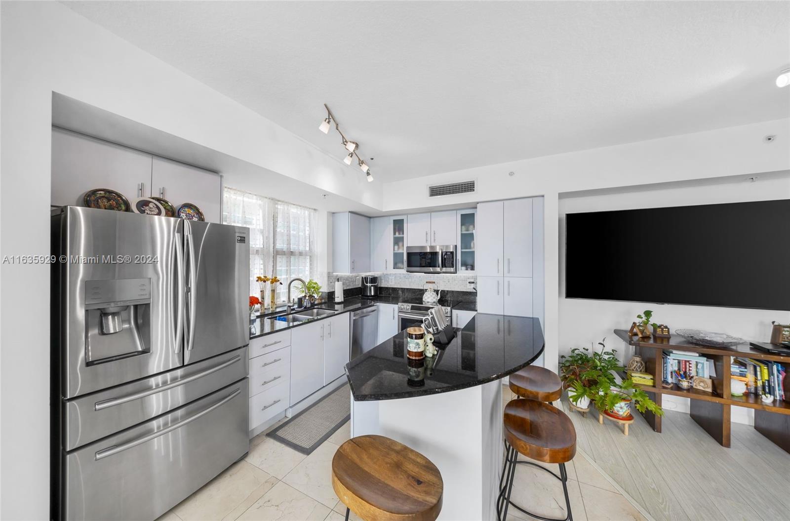 360 CONDO B - Residential