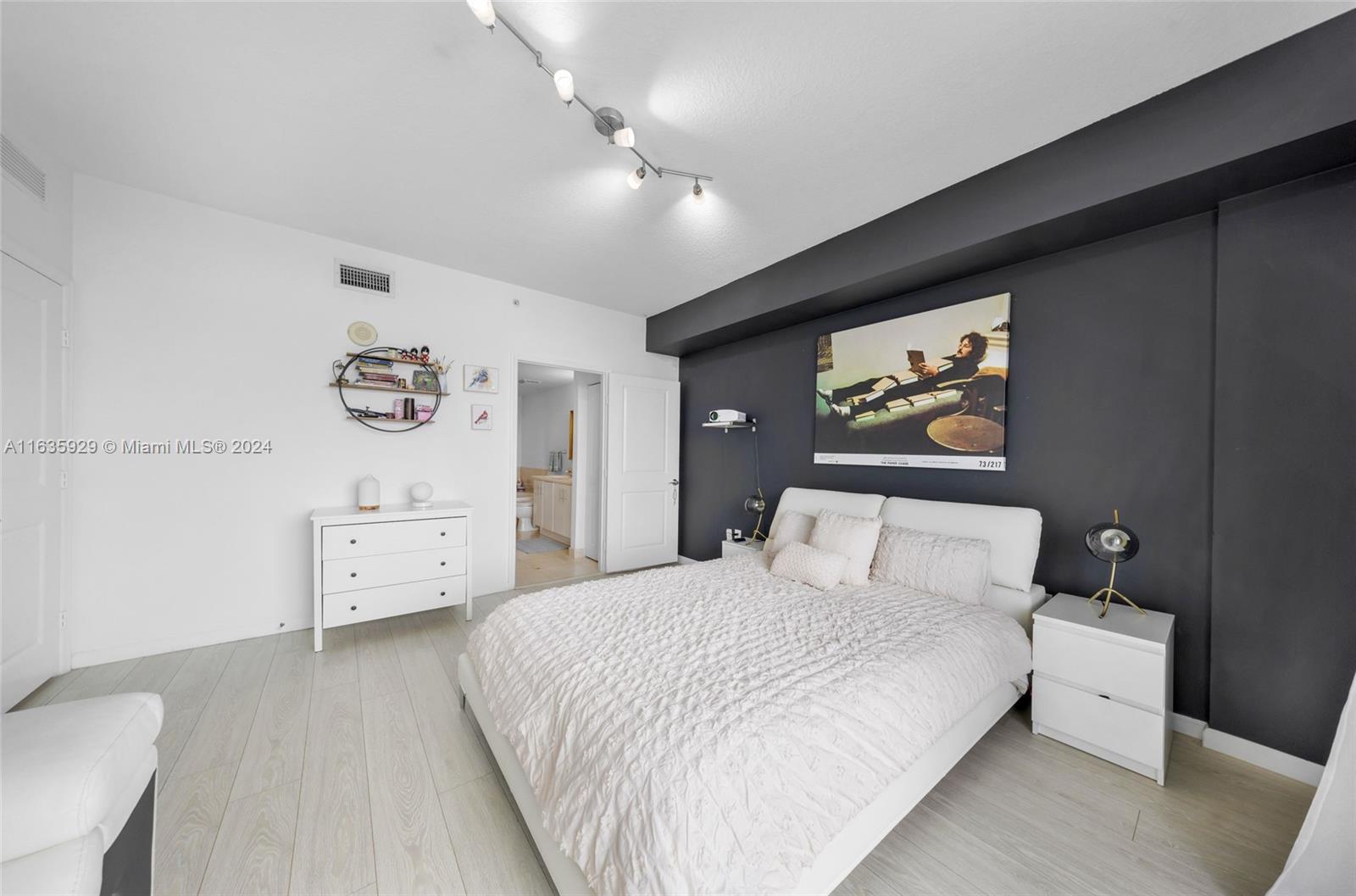 360 CONDO B - Residential