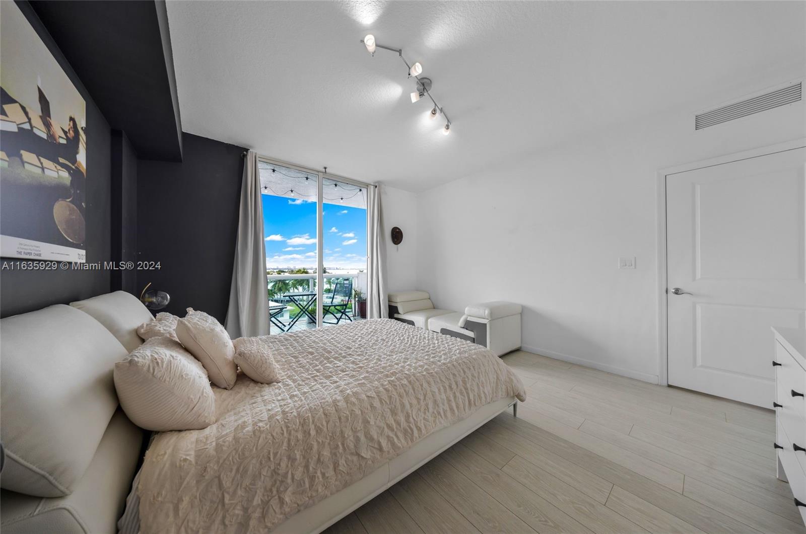 360 CONDO B - Residential