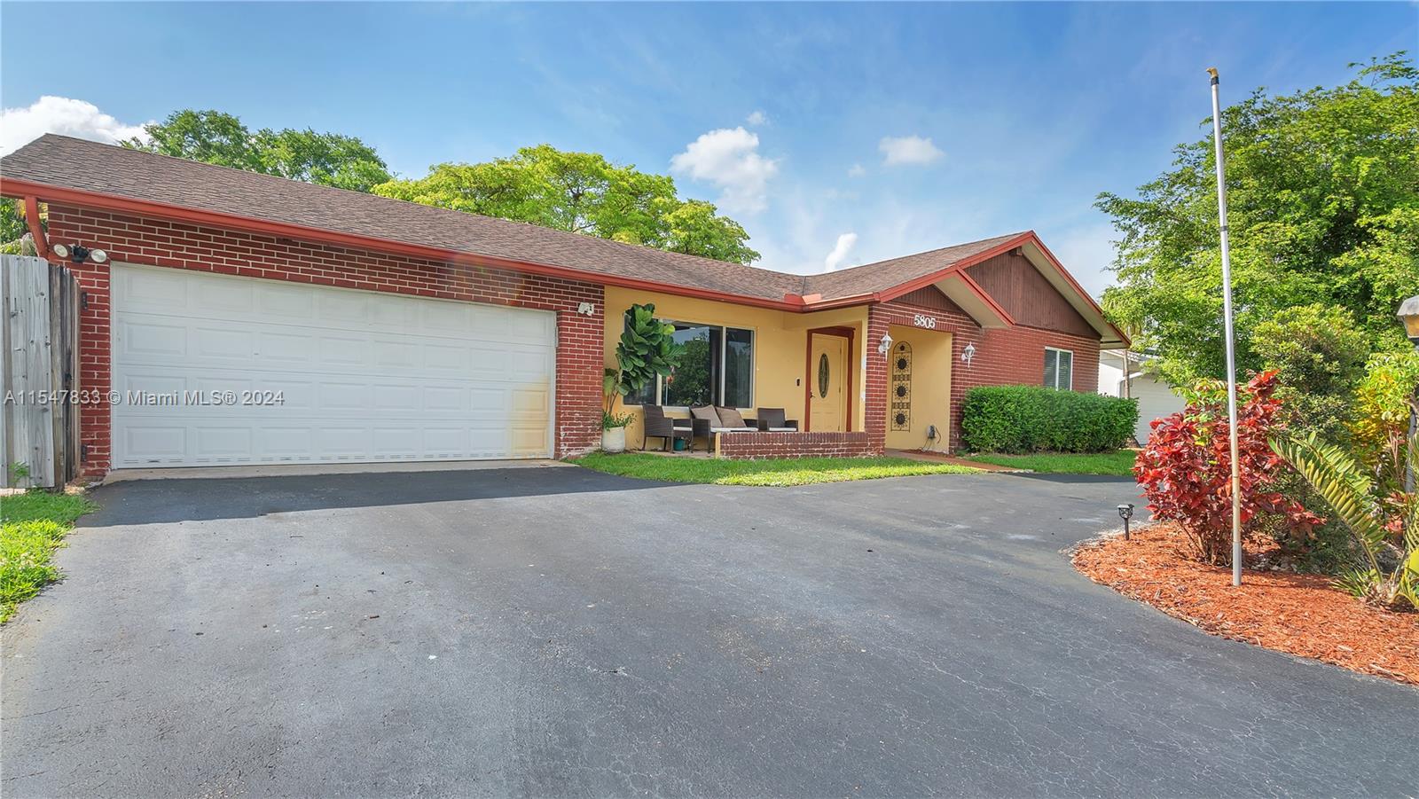 FLAMINGO GARDENS-BLACK OL - Residential