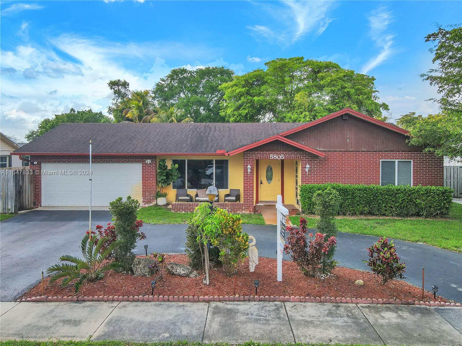 FLAMINGO GARDENS-BLACK OL - Residential