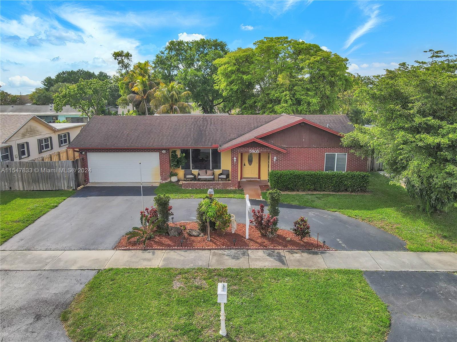 FLAMINGO GARDENS-BLACK OL - Residential