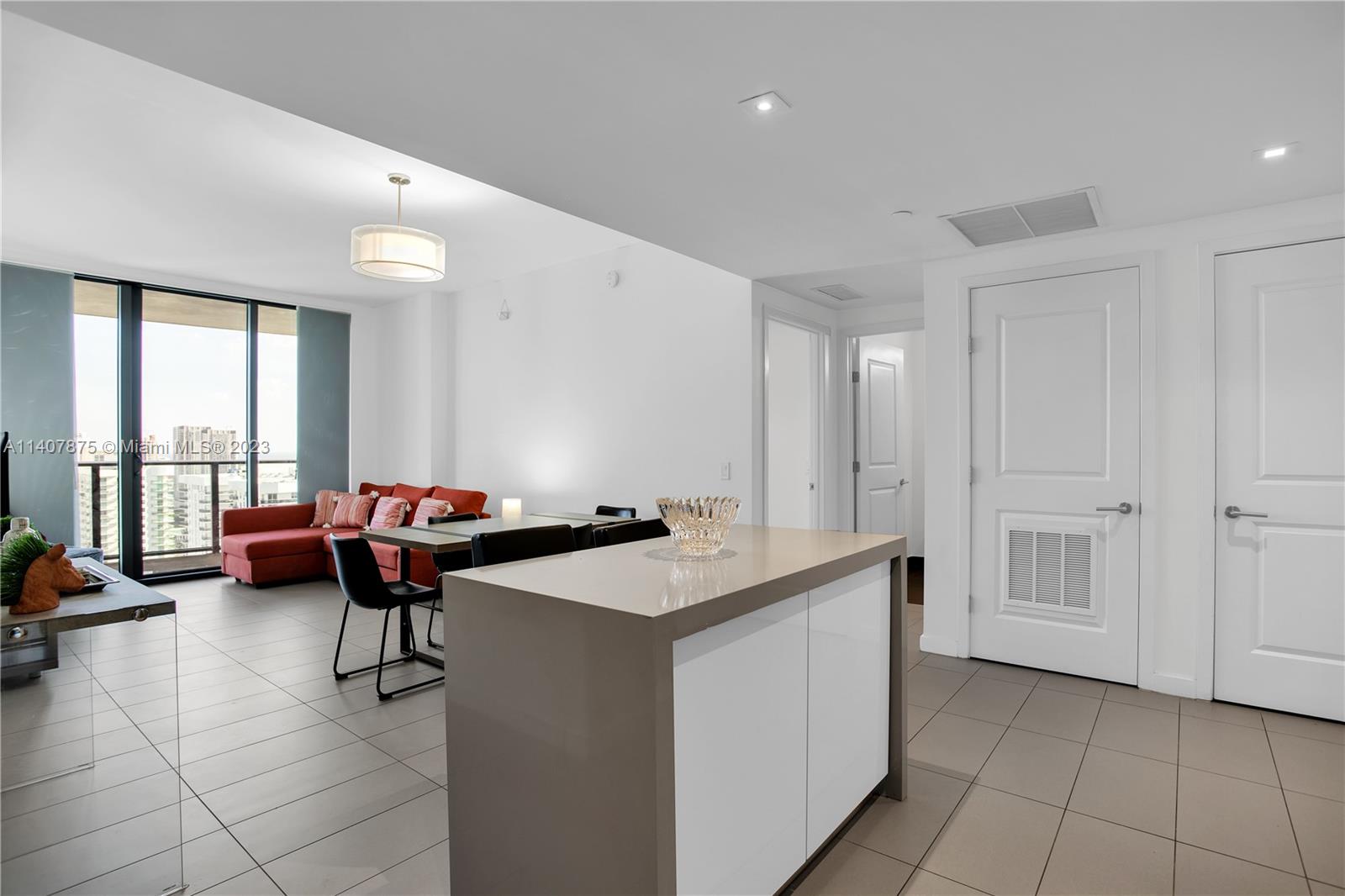 CANVAS CONDO - Residential