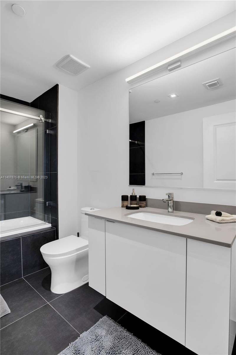 CANVAS CONDO - Residential