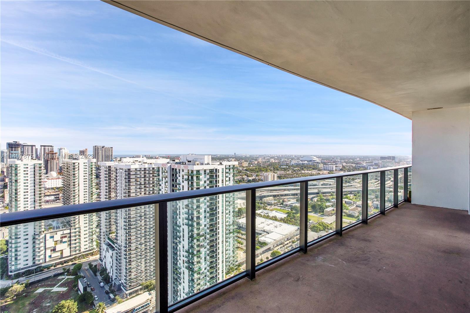 CANVAS CONDO - Residential