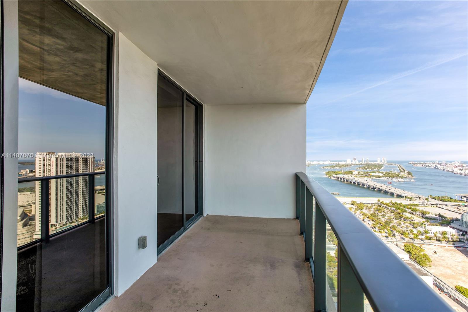CANVAS CONDO - Residential