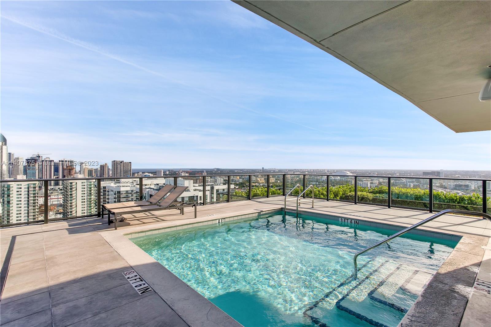 CANVAS CONDO - Residential