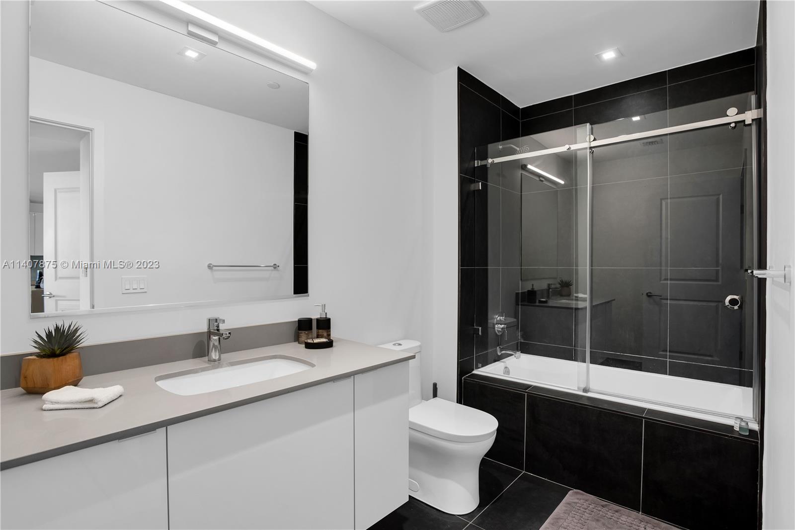 CANVAS CONDO - Residential