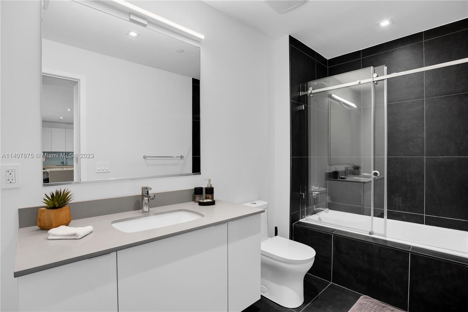 CANVAS CONDO - Residential