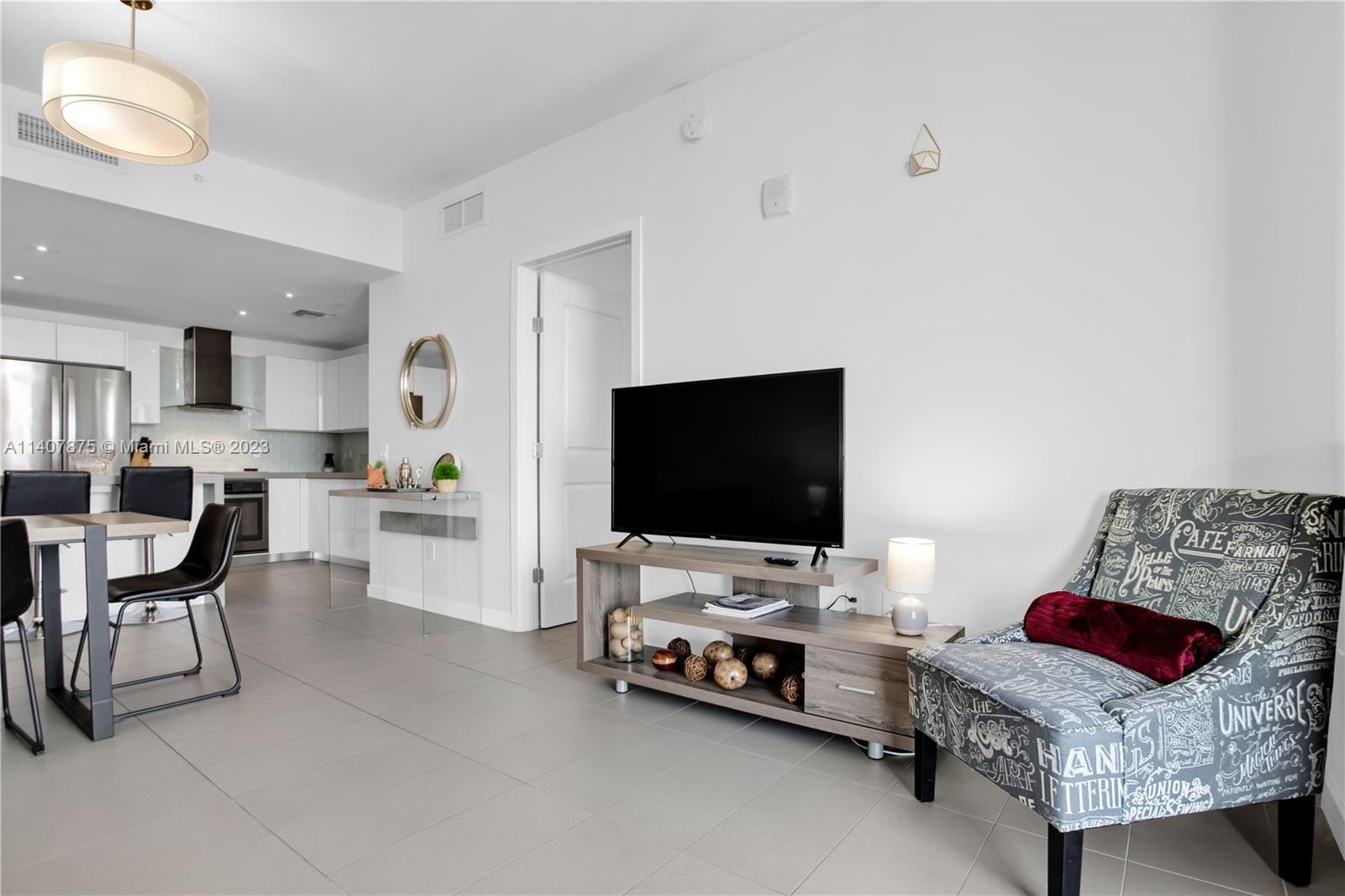 CANVAS CONDO - Residential
