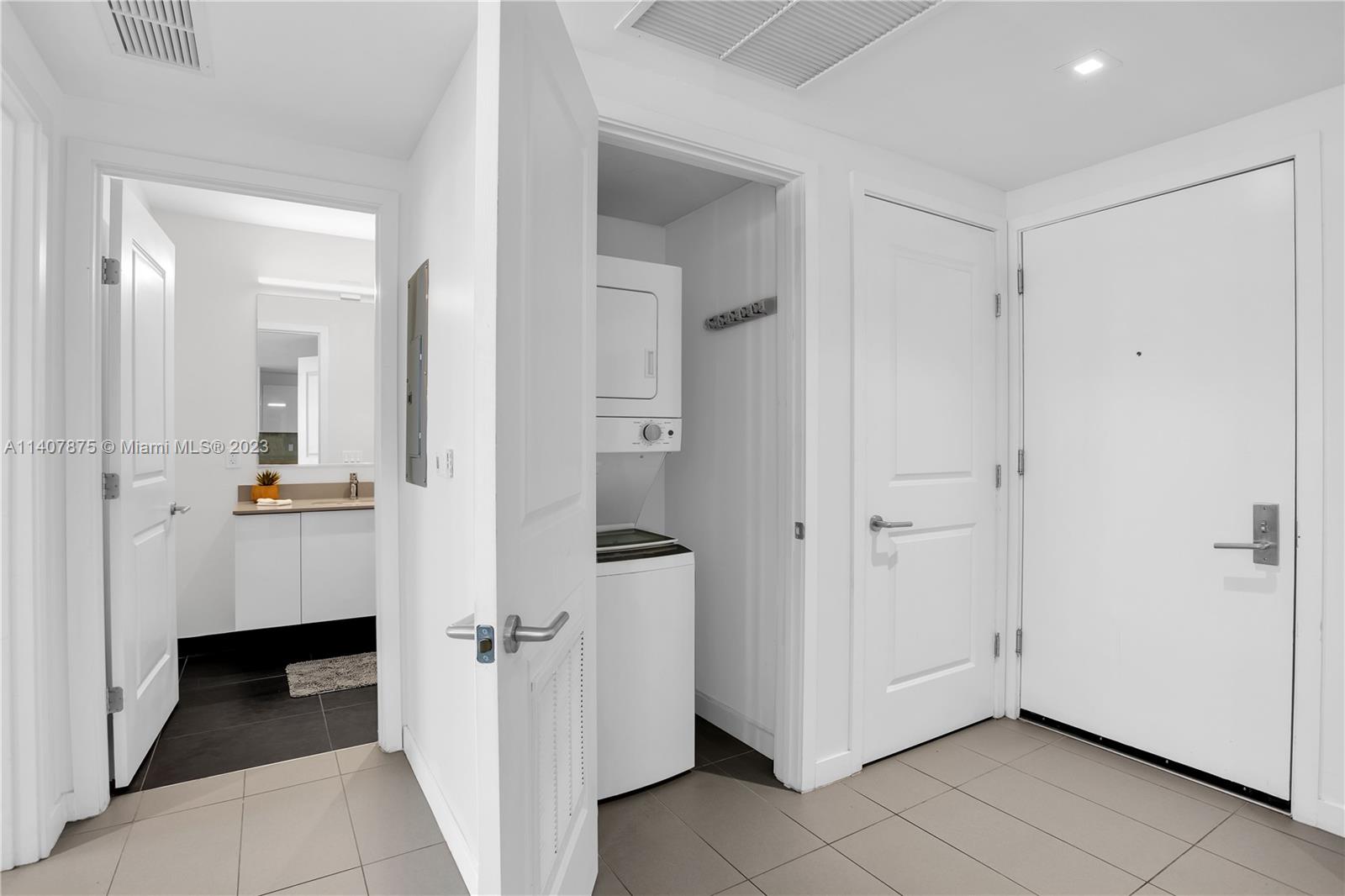 CANVAS CONDO - Residential