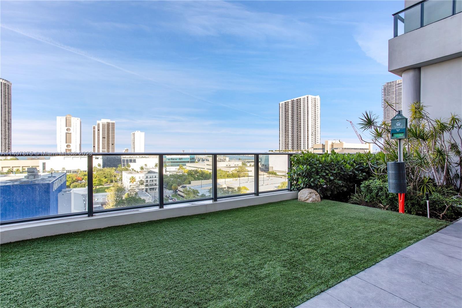CANVAS CONDO - Residential