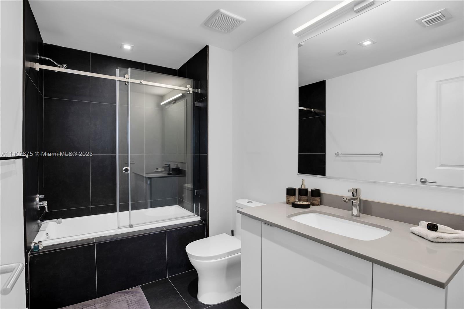 CANVAS CONDO - Residential