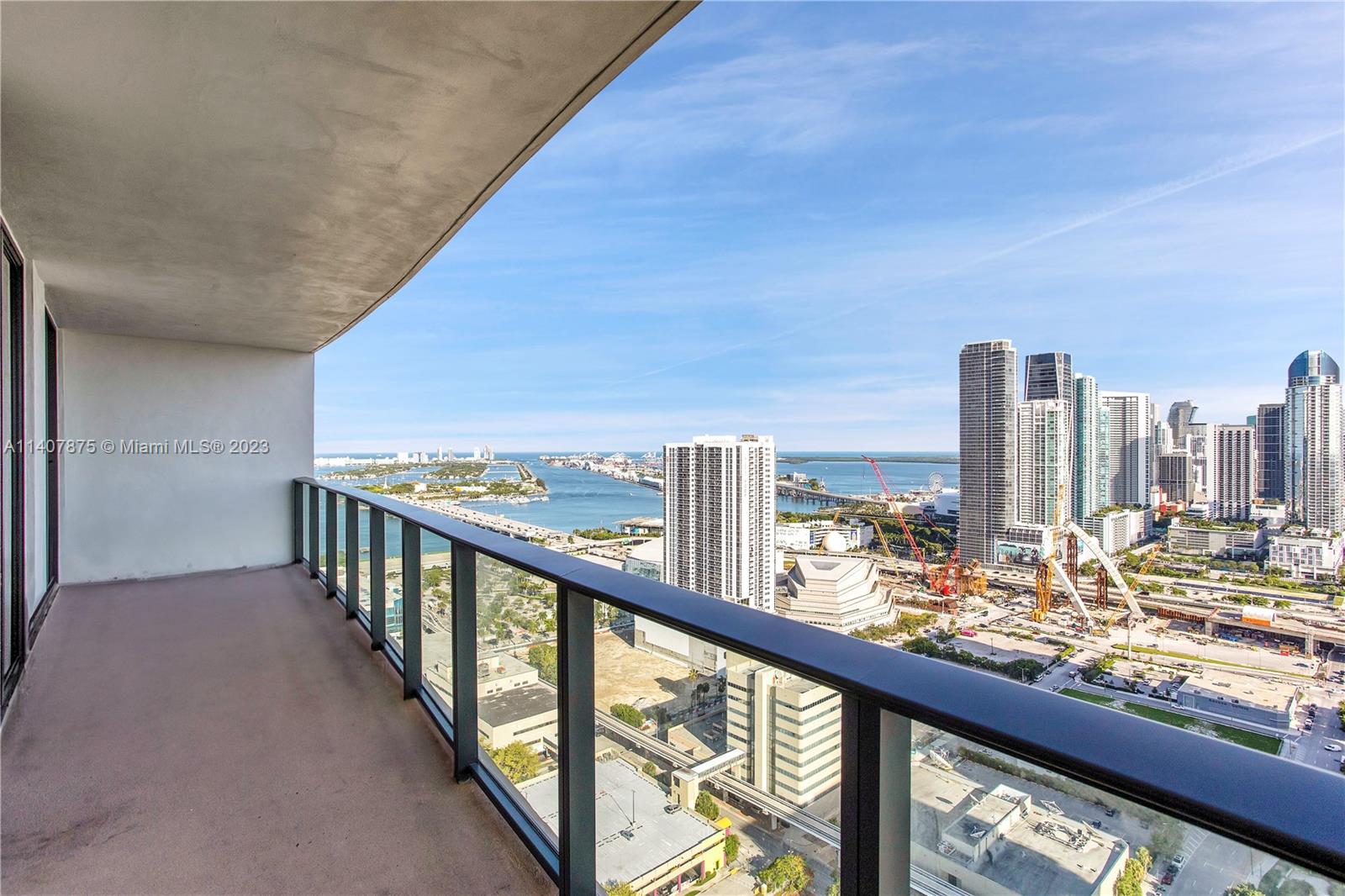 CANVAS CONDO - Residential