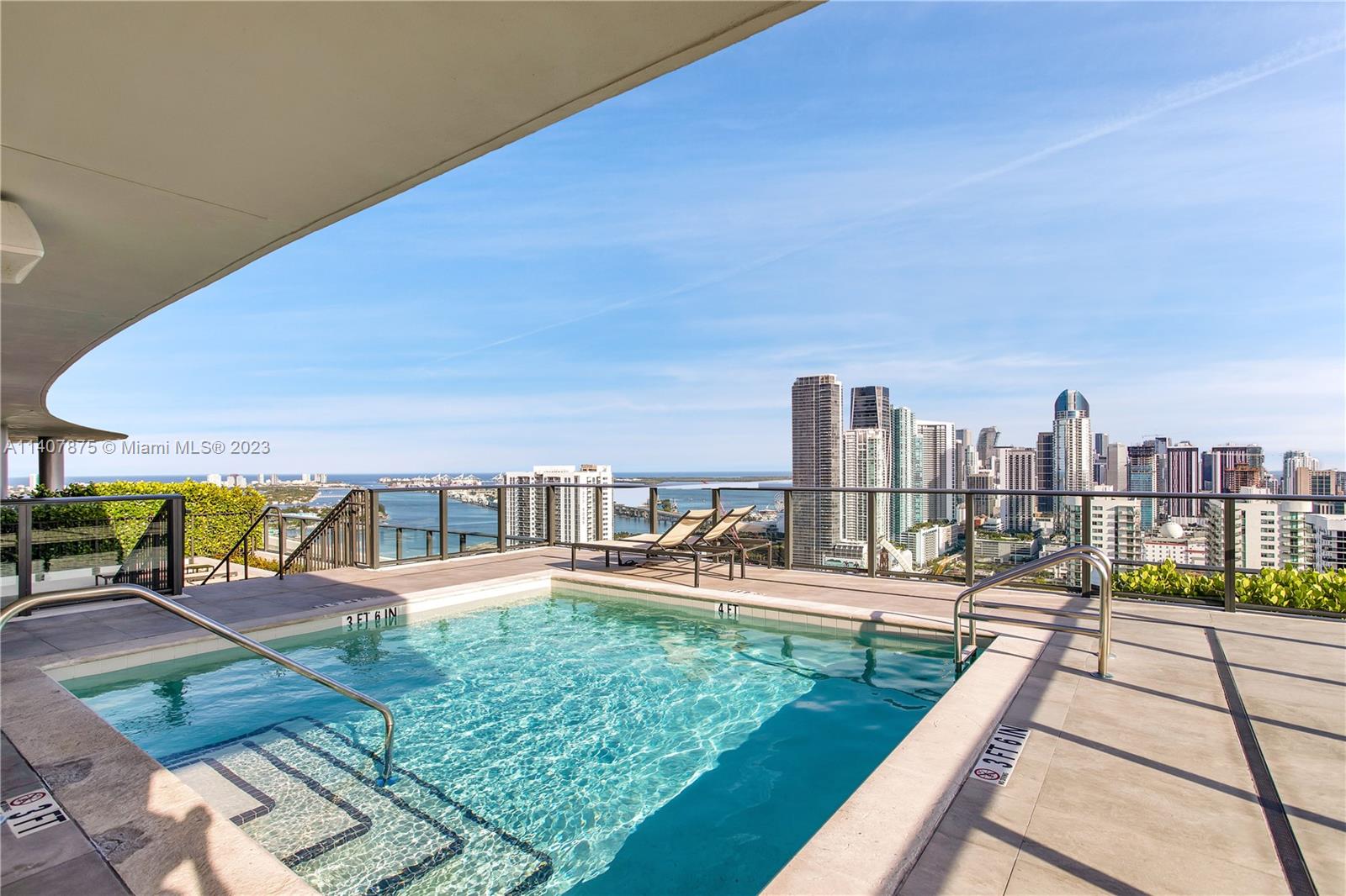 CANVAS CONDO - Residential