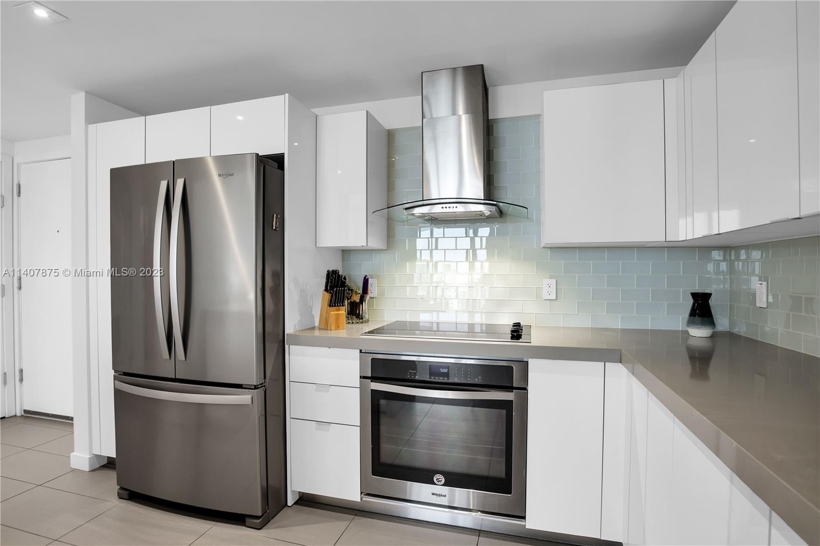 CANVAS CONDO - Residential