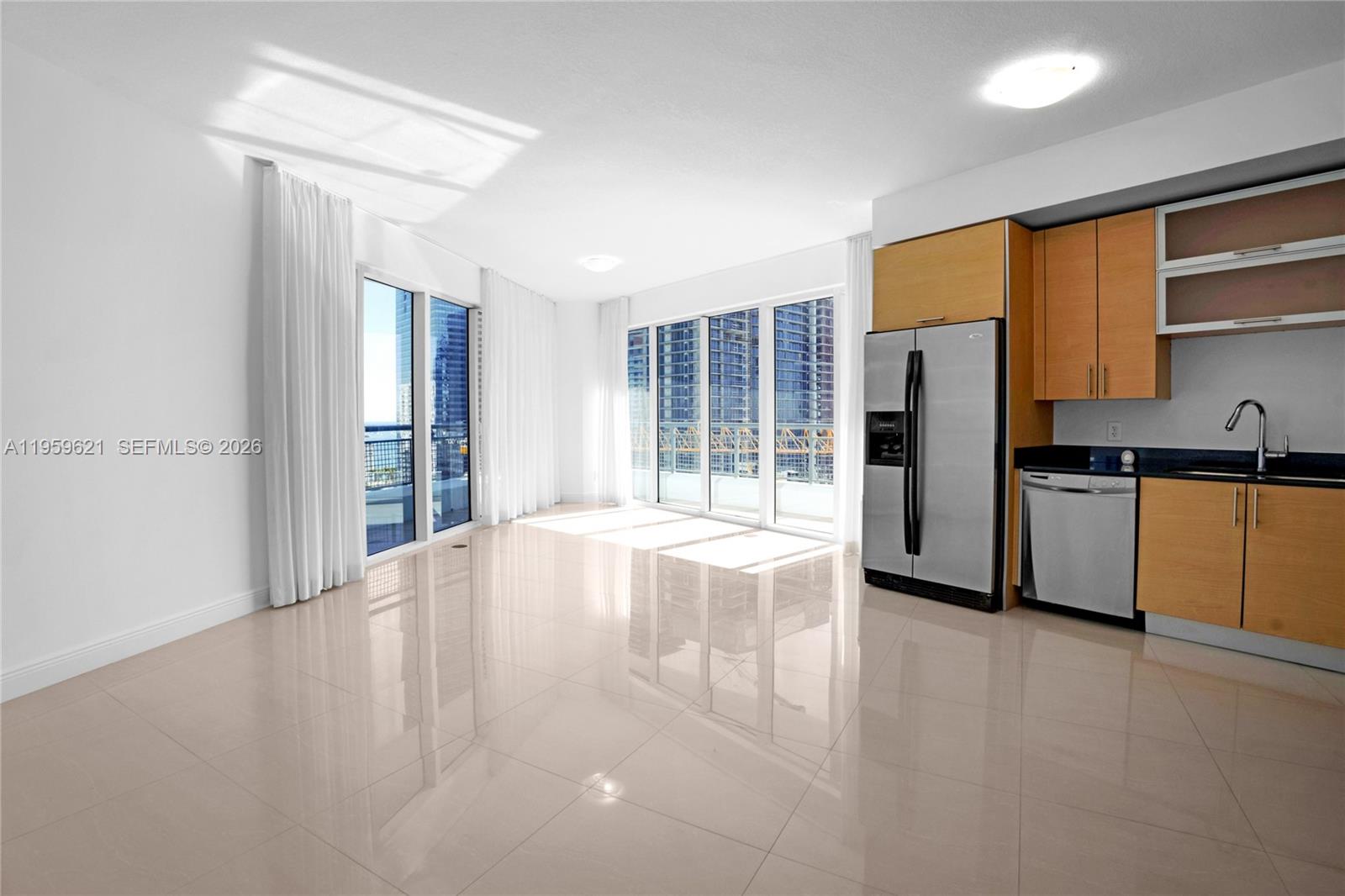 Corner unit 2BD/2.5BA in the heart of Brickell.
High floor residence with a spacious open layout and floor to ceiling glass.

Wrap around terrace offering water views and sweeping city views from every angle, perfect for indoor outdoor living.

Luxury high rise with 5 star amenities:
• Resort style pool & jacuzzi
• State of the art gym
• Sauna
• Valet service

Prime location just steps from Brickell City Centre and Brickell’s top dining, shopping, and entertainment.

Minimum 30-day rentals allowed.
Live where convenience, views, and value come together.