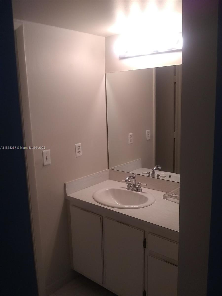 BANYAN COURTS CONDO - Residential Lease