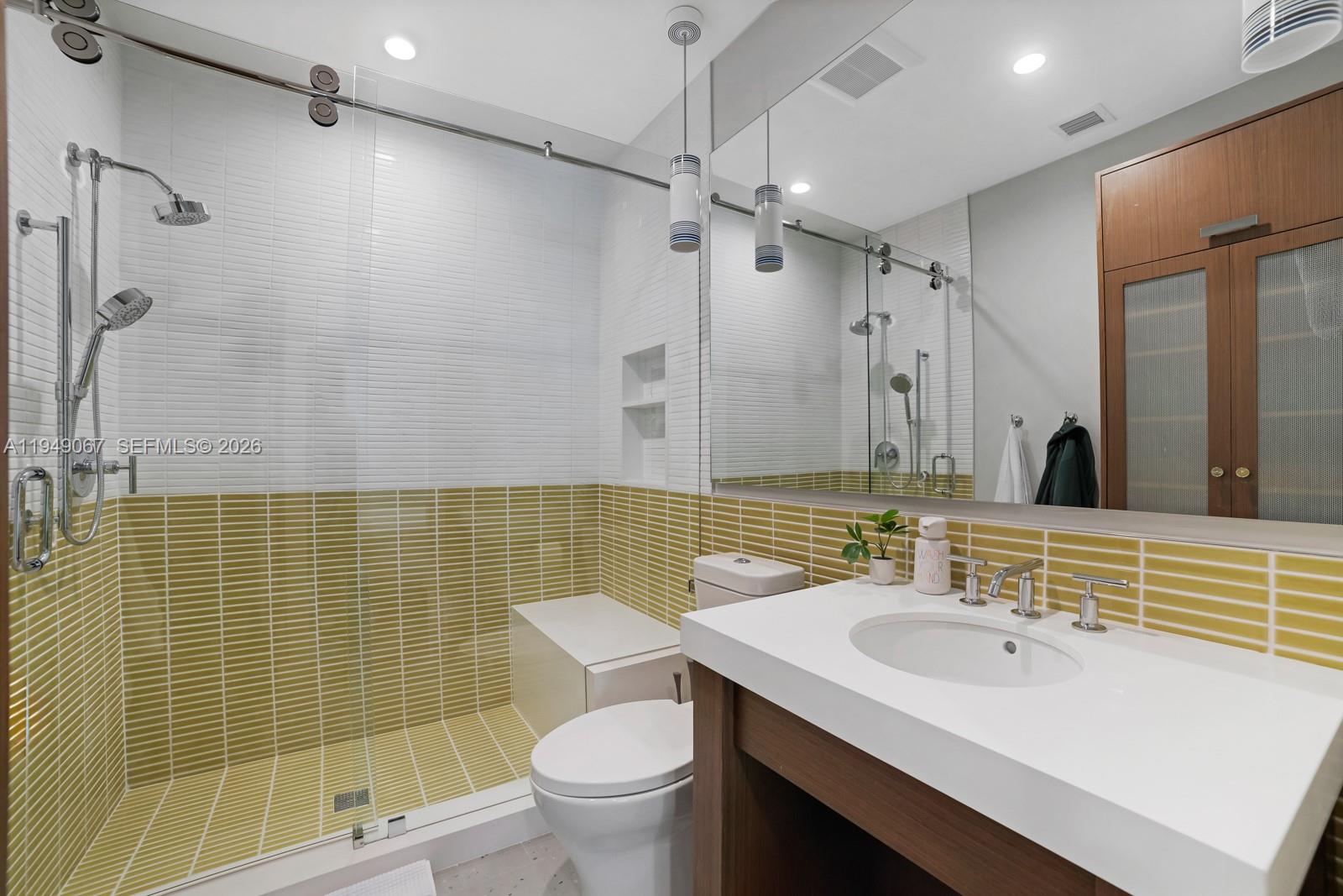 SUNRISE HARBOUR REV PL - Residential