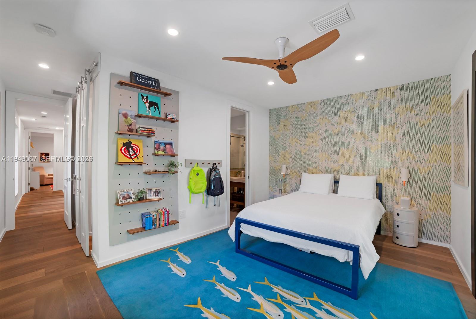 SUNRISE HARBOUR REV PL - Residential