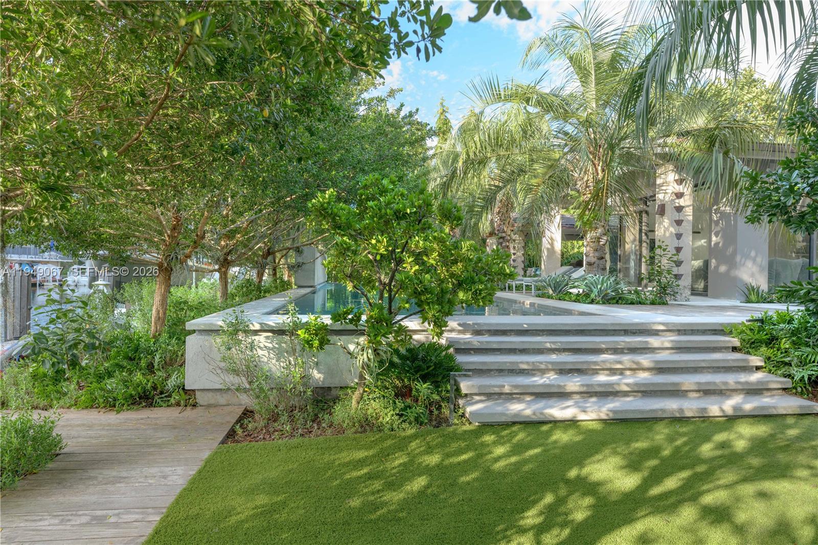 SUNRISE HARBOUR REV PL - Residential