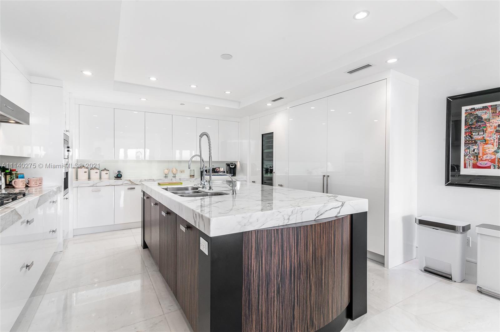 LUXURIA CONDO - Residential