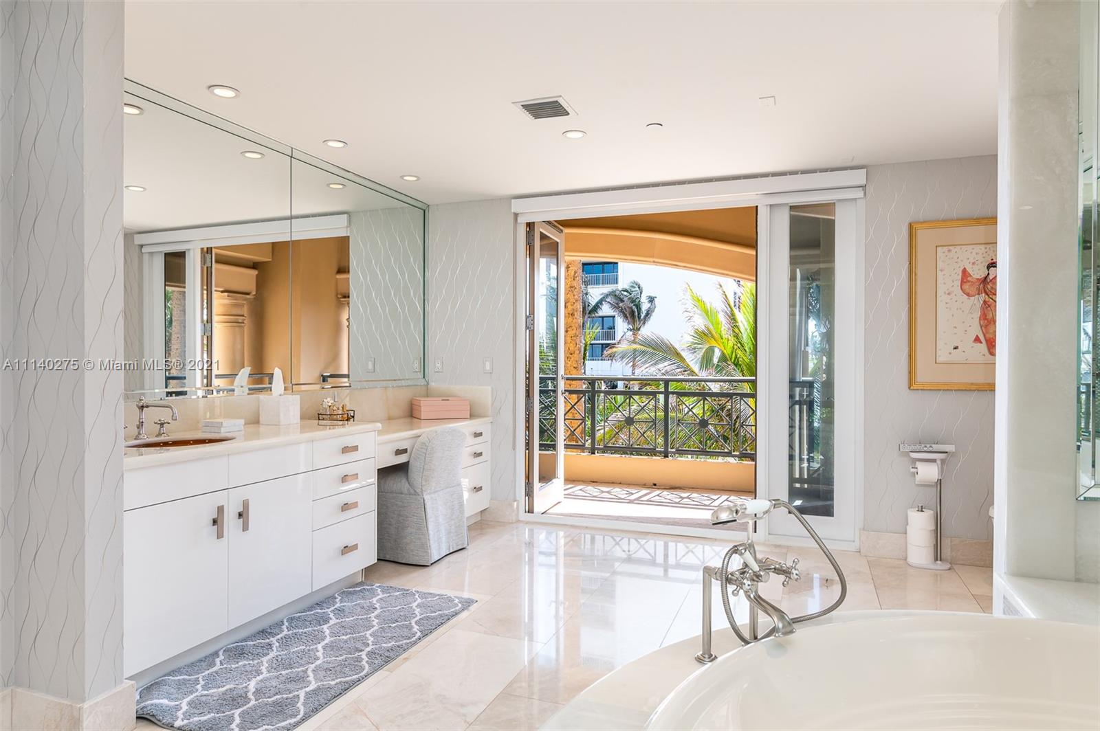 LUXURIA CONDO - Residential