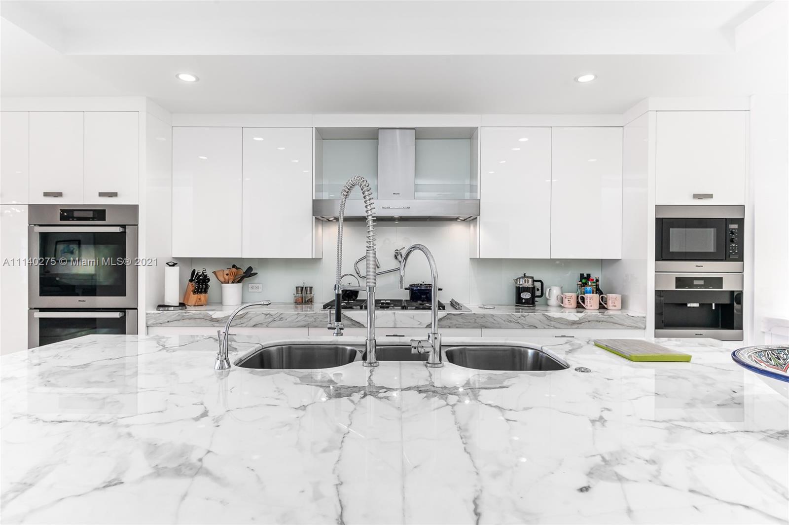 LUXURIA CONDO - Residential