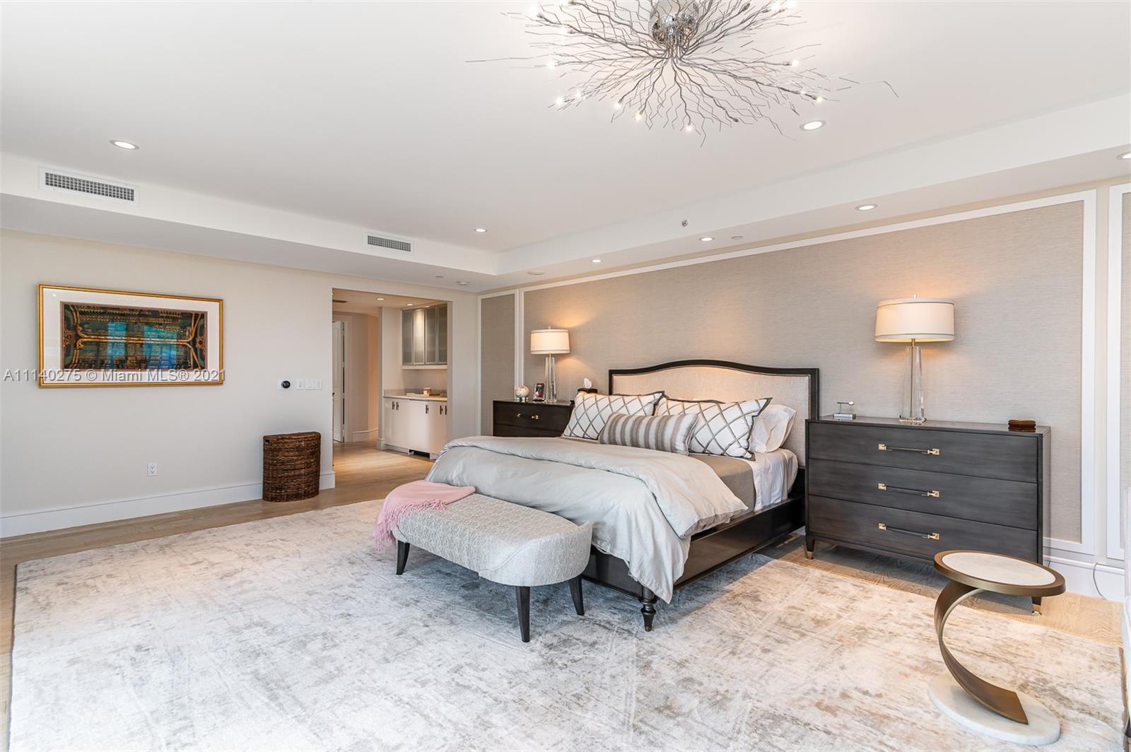 LUXURIA CONDO - Residential