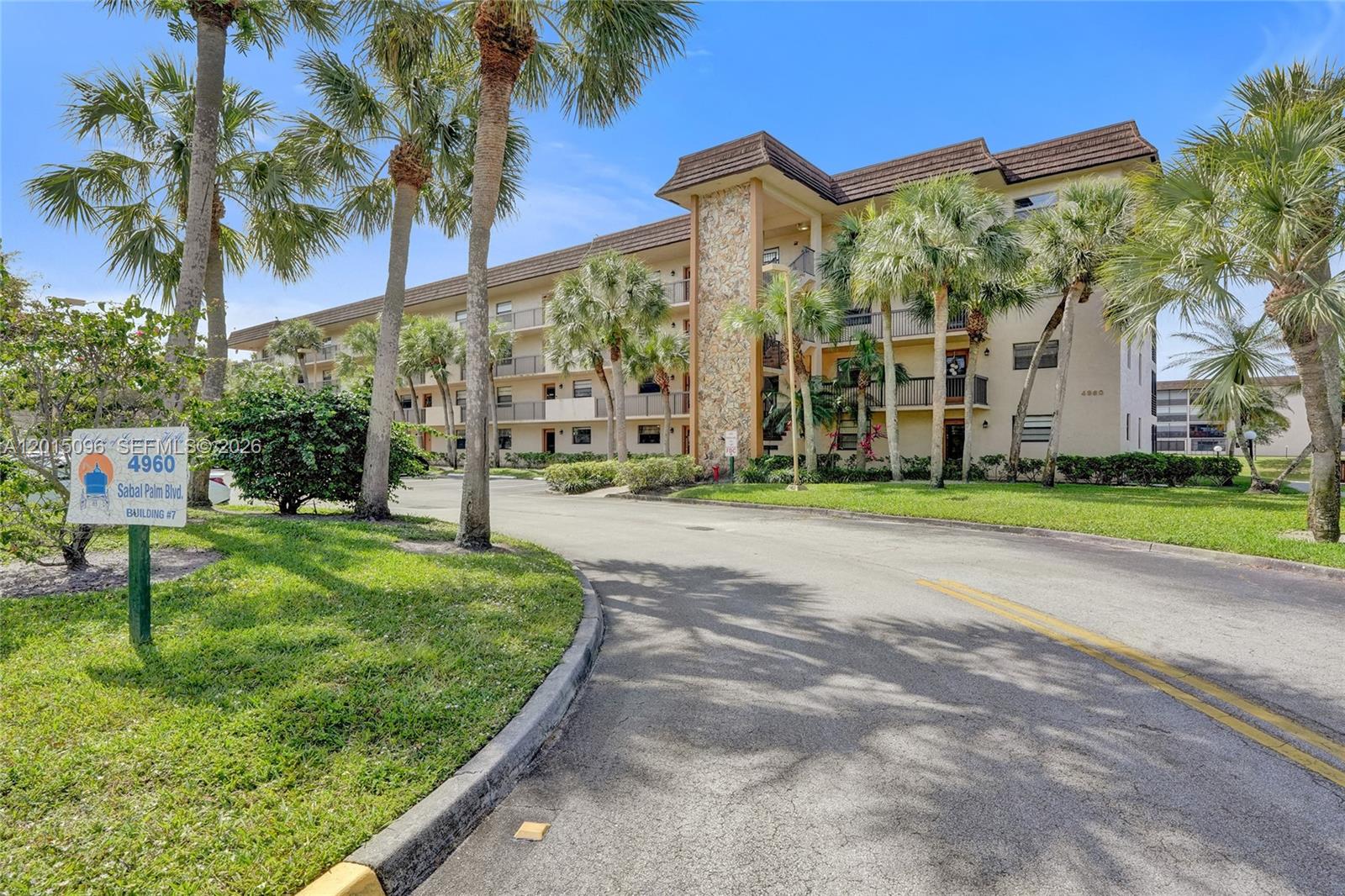 2-bedroom, 2-bath condo. This unit is very spacious, featuring an open and airy layout. Enjoy the convenience of an in-unit washer and dryer, generously sized bedrooms, formal dining area, and elevator access in the building. Relax on the private balcony overlooking serene lake views. Community amenities include a swimming pool, tennis courts, and more. Located in a well-maintained 55+ community with association requirements of 20% down payment, minimum annual income of $40,000, and a 625 minimum credit score. Pride of ownership shows
throughout — easy to show