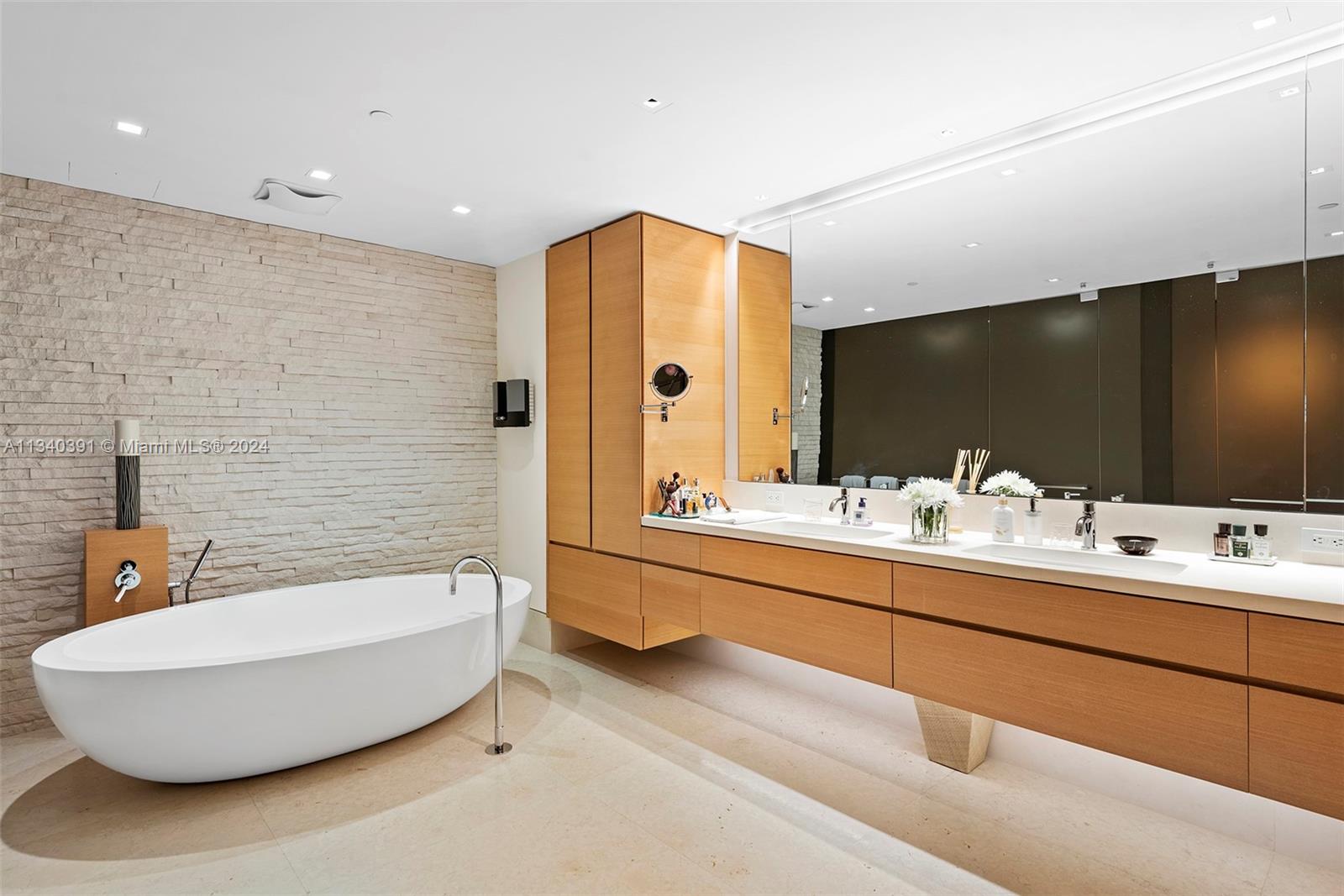 THE RESIDENCES AT THE BAT - Residential
